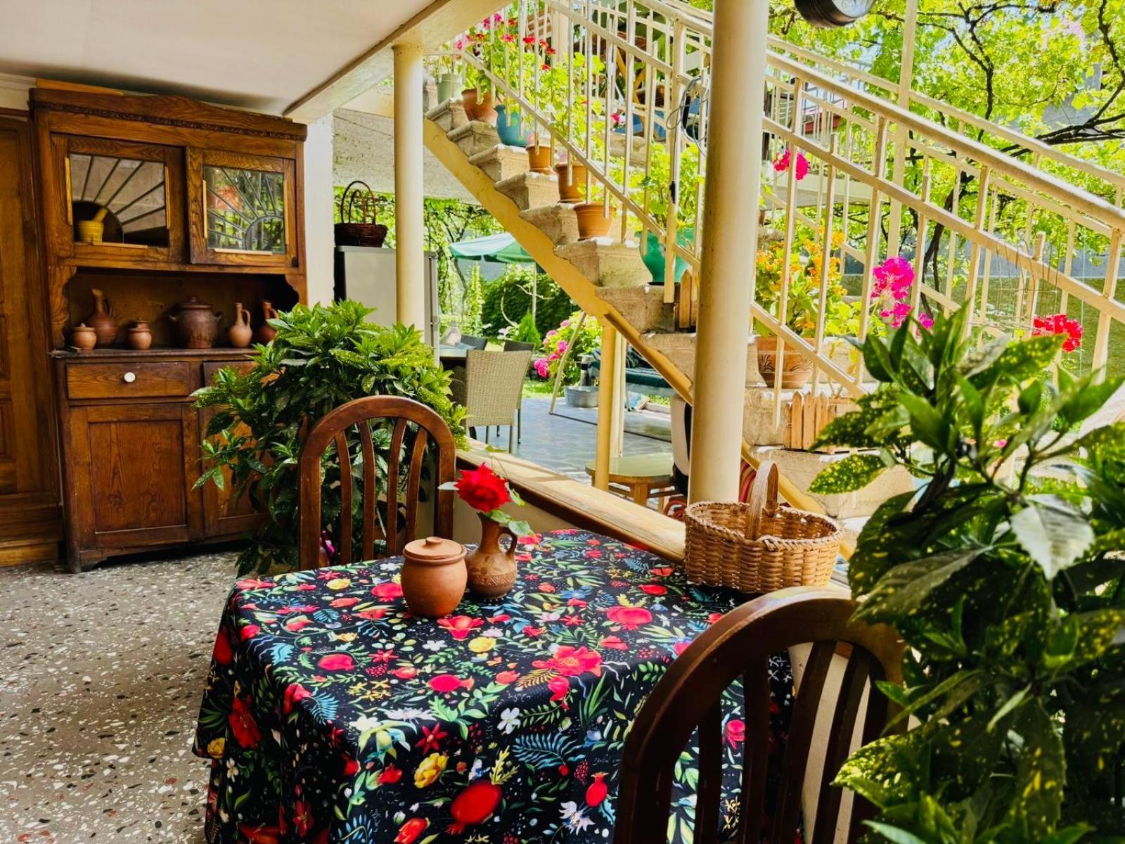Home Inn-Guesthouse Lagodekhi Zewnętrze zdjęcie